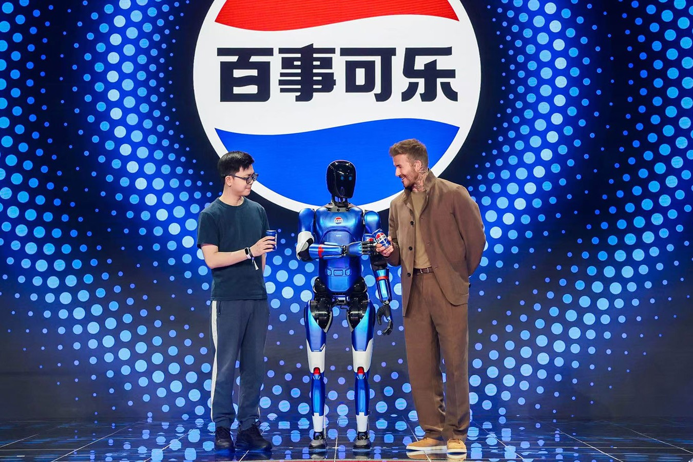 南宫28ng机器人携手百事中国共创“百事蓝宝” 共燃渴望新章